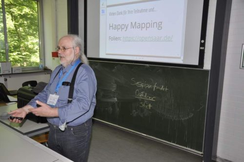 Manfred Reiter bei seiner Session zum OSM Mapping.